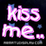 display kiss me..